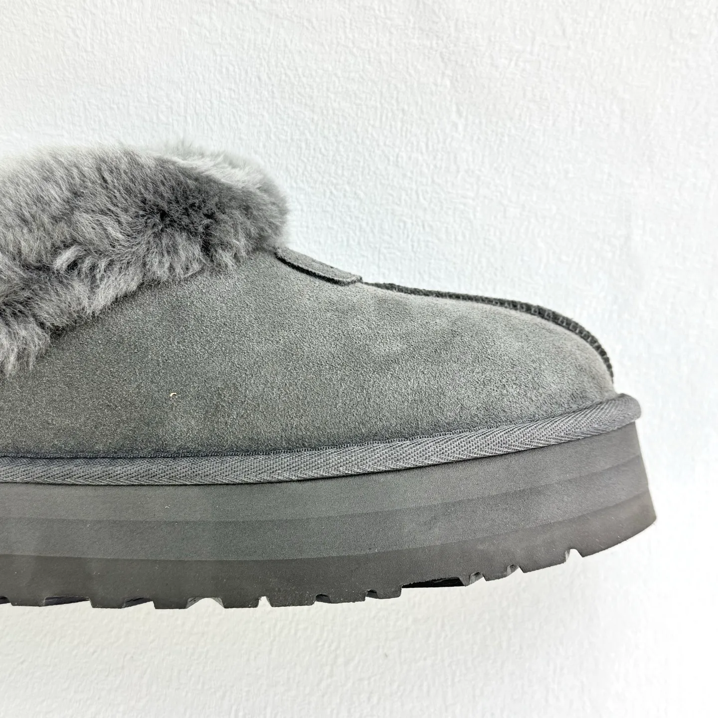 Self-pickup💰440 UGG Tatzite three-centimeter thick sole, glutinous, slip-on, easy to put on and take off, model 4810, slip-on casual fur shoes, short boots, color: maroon, reindeer, antelope brown, black, gray 𝚜𝚒𝚣𝚎: 𝟯𝟱-𝟰𝟬